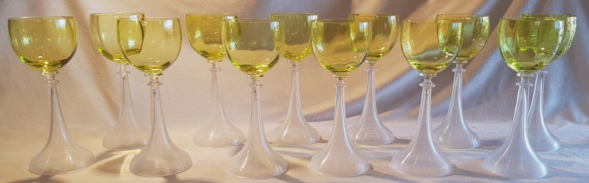 Set di 12 antichi bicchieri da vino  Roemer in colore verde chartreuse