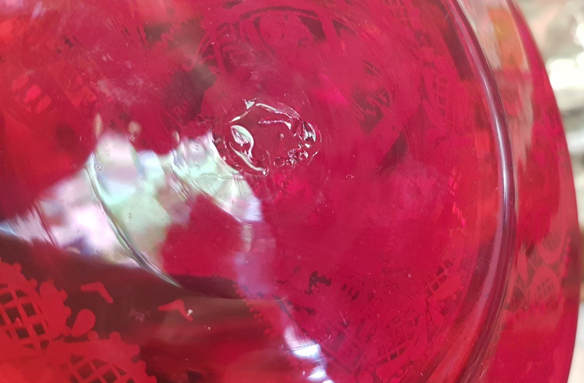 Due piccoli piatti antichi in vetro soffiato rosso rubino e smalti bianchi Venezia-photo-5