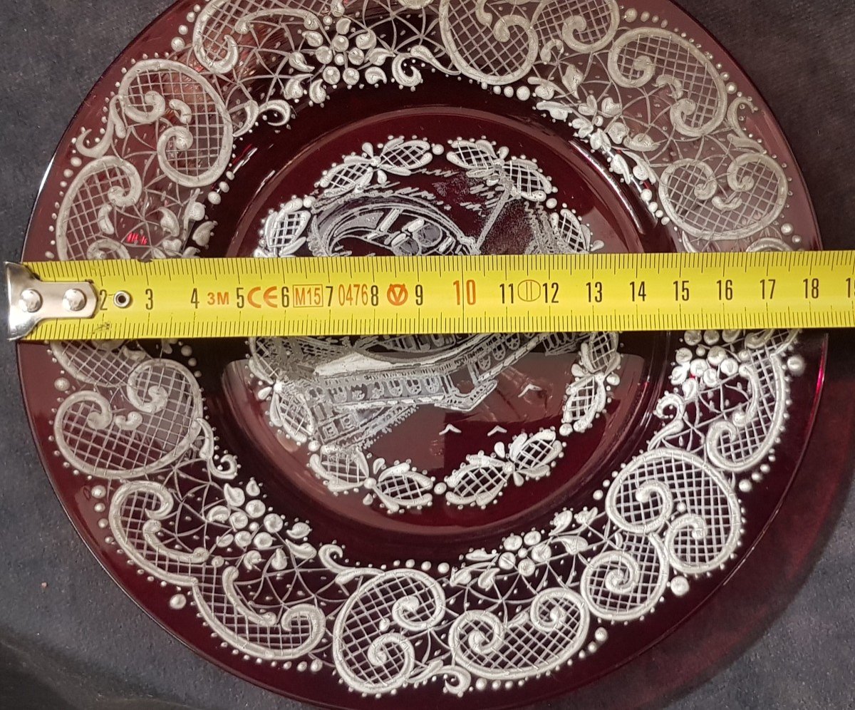 Due piccoli piatti antichi in vetro soffiato rosso rubino e smalti bianchi Venezia-photo-7