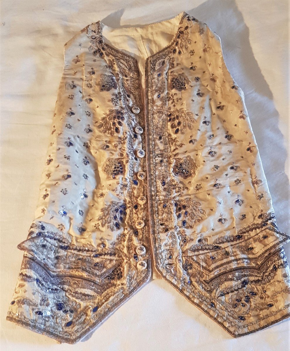 Antico Gilet del XVIII Secolo In Seta Ricamato Con Fili Metallici E Strass