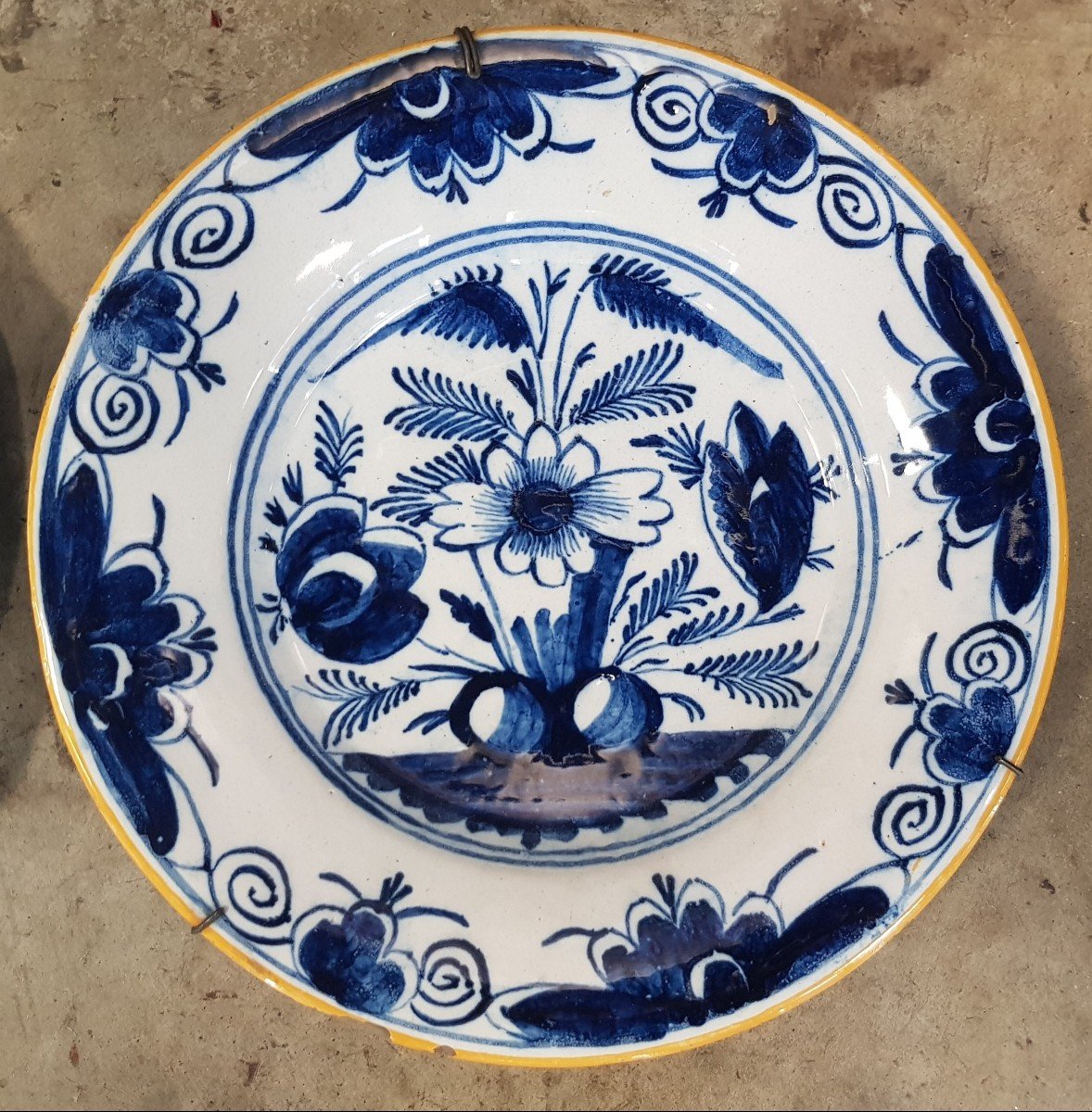 Piatto antico in ceramica  di Delft Olanda XVIII secolo