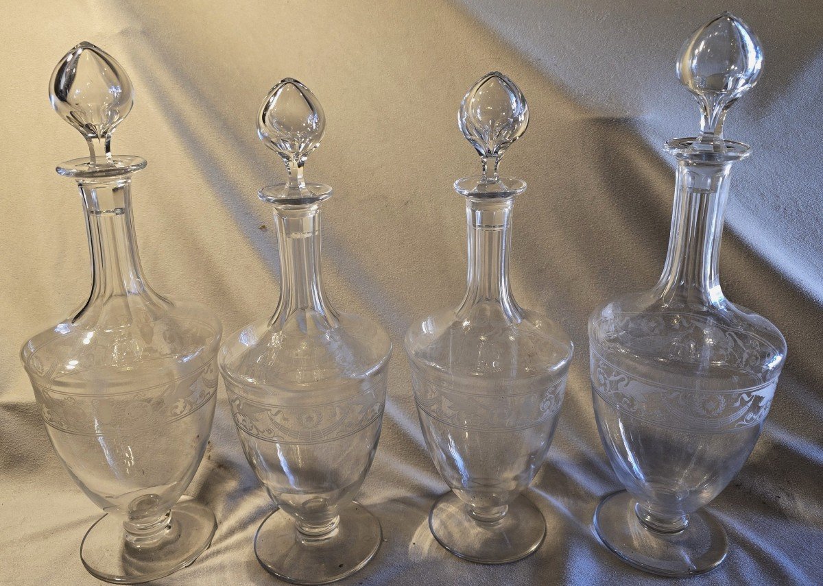 Set di 4 bottiglie decanter antiche in cristallo Baccarat modello Cygne Empire