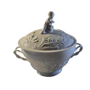 Antica tazza da puerpera Ginori Capodimonte in porcellana bianca