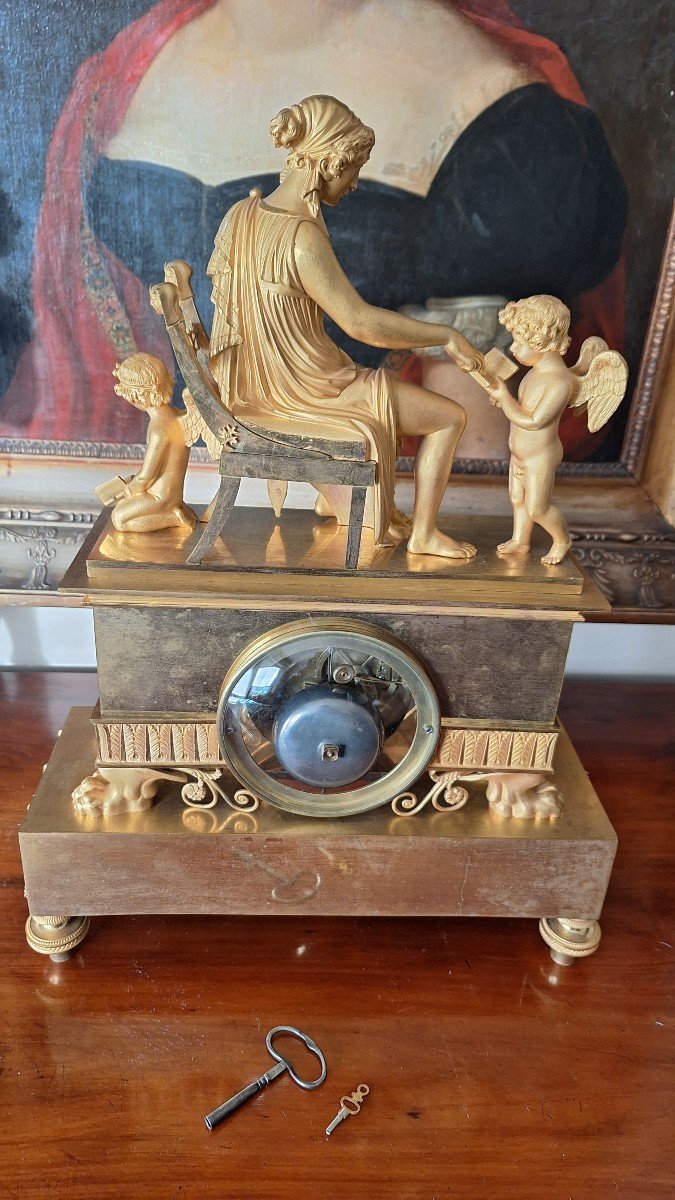 Orologio  Impero 1810  in bronzo dorato. Venere, Cupido e Anteros-photo-3