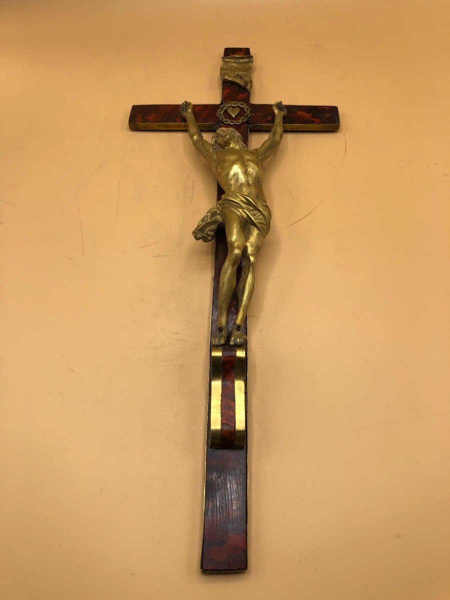 CROCE CON DI RIVESTIMENTO IN TARGARUGA CON ACCESSORI E CRISTO IN BRONZO DORATO