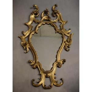 Specchiera tipo a ventola in legno finemente intagliato e dorato, Bologna XVIII secolo