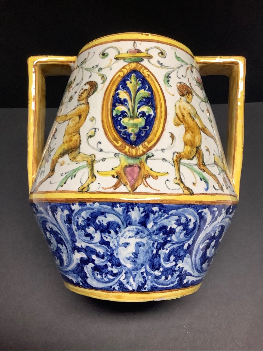 Vaso in maiolica dipinto artista bolognese meta’ 800