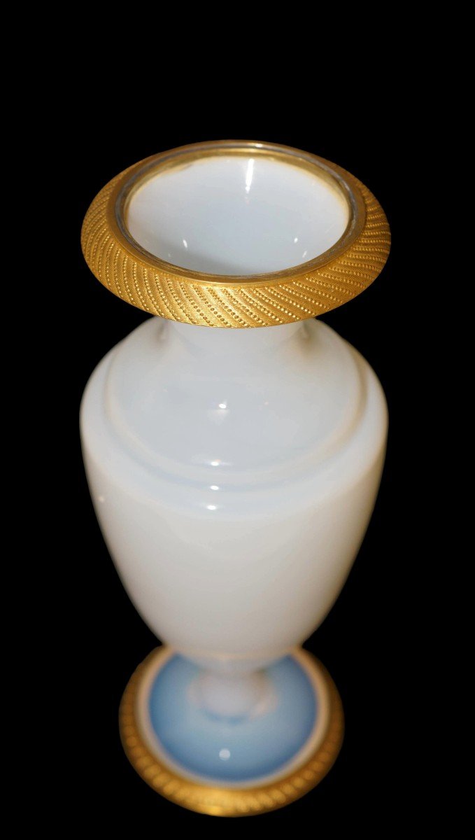 Grande Vaso Carlo X in Opalina montatura in Bronzo Dorato circa 1820-photo-1