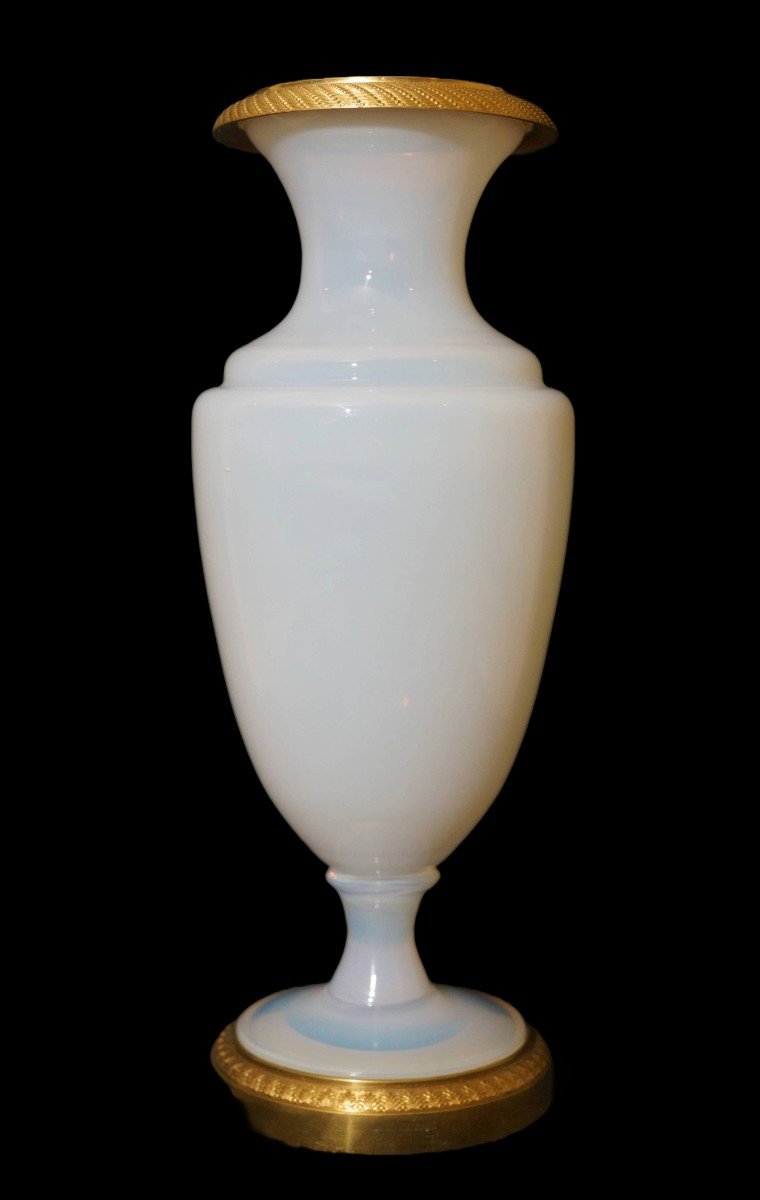 Grande Vaso Carlo X in Opalina montatura in Bronzo Dorato circa 1820