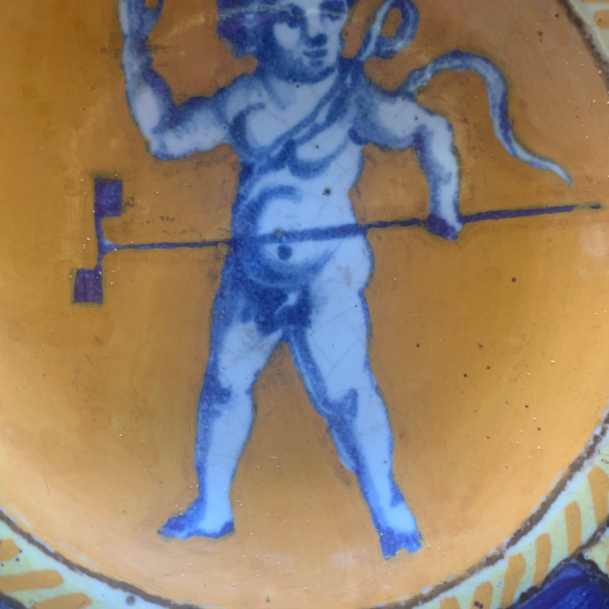Antica  Maiolica della Fine del XVI Secolo con Putto e Giocattolo (Girandola?)-photo-2