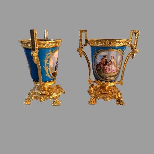 PICCOLA COPPIA DI VASI IN PORCELLANA DI SEVRES E BRONZO DORATO DI EPOCA NAPOLEONE III-photo-4