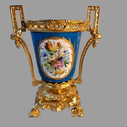 PICCOLA COPPIA DI VASI IN PORCELLANA DI SEVRES E BRONZO DORATO DI EPOCA NAPOLEONE III-photo-3