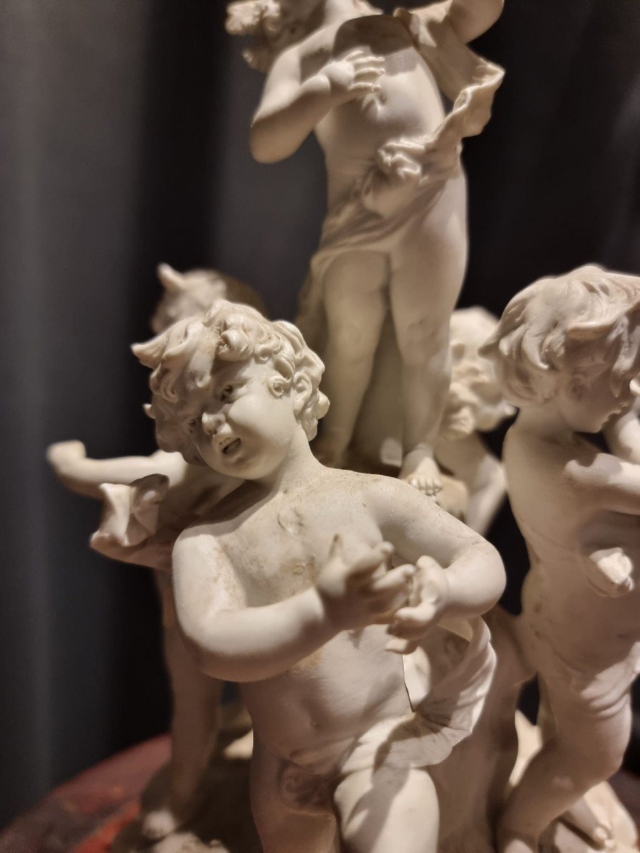 Bella statua raffigurante "Putti"-photo-1