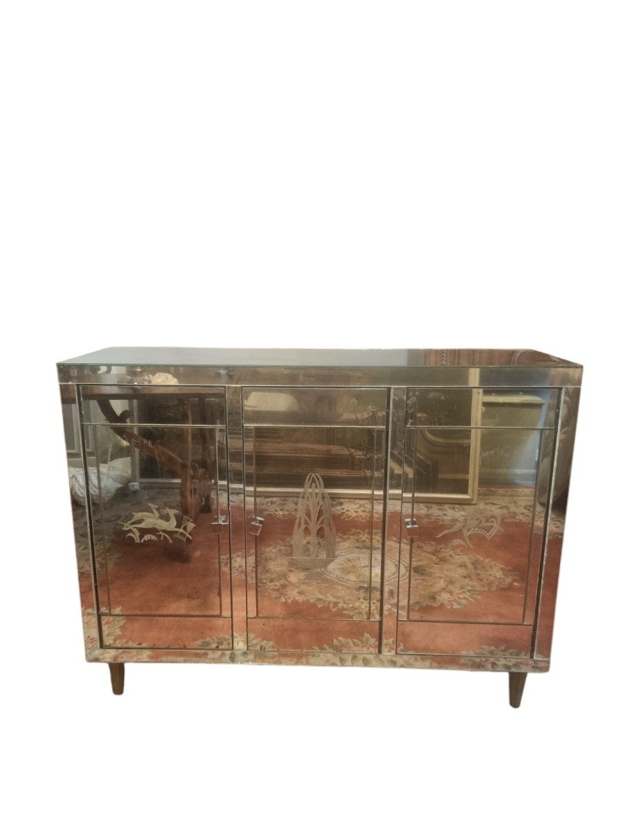 Bellissima credenza a tre sportelli,rivestita in specchi