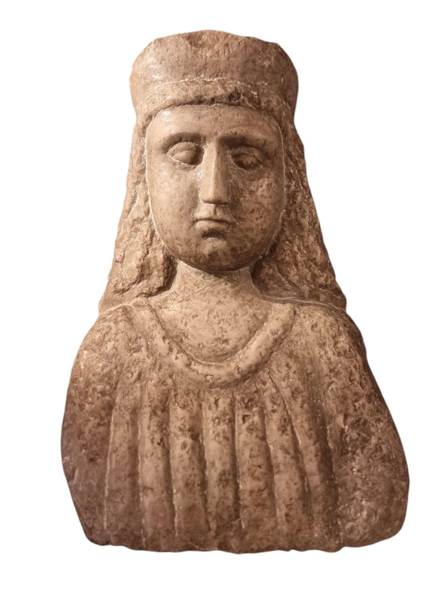 Busto raffigurante figura femminile 