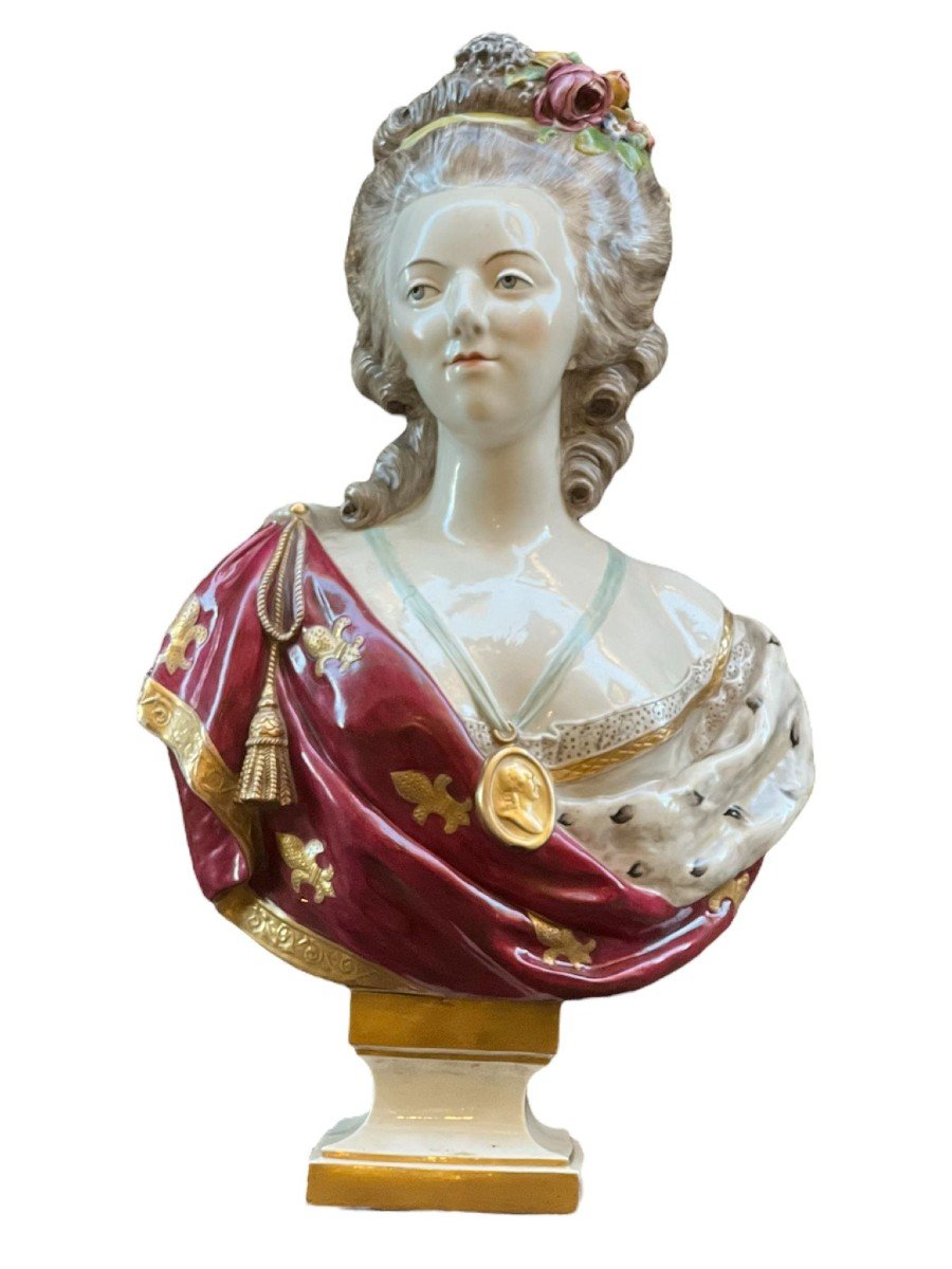 Scultura policroma raffigurante Maria Antonietta 