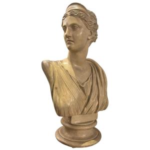 Busto raffigurante figura femminile