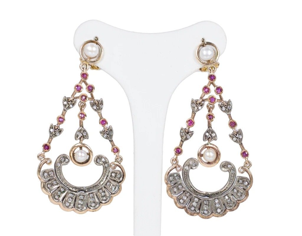 Boucles d'Oreilles De Style Antique En Or 14k Et Argent Avec Diamants, Rubis Et Perles