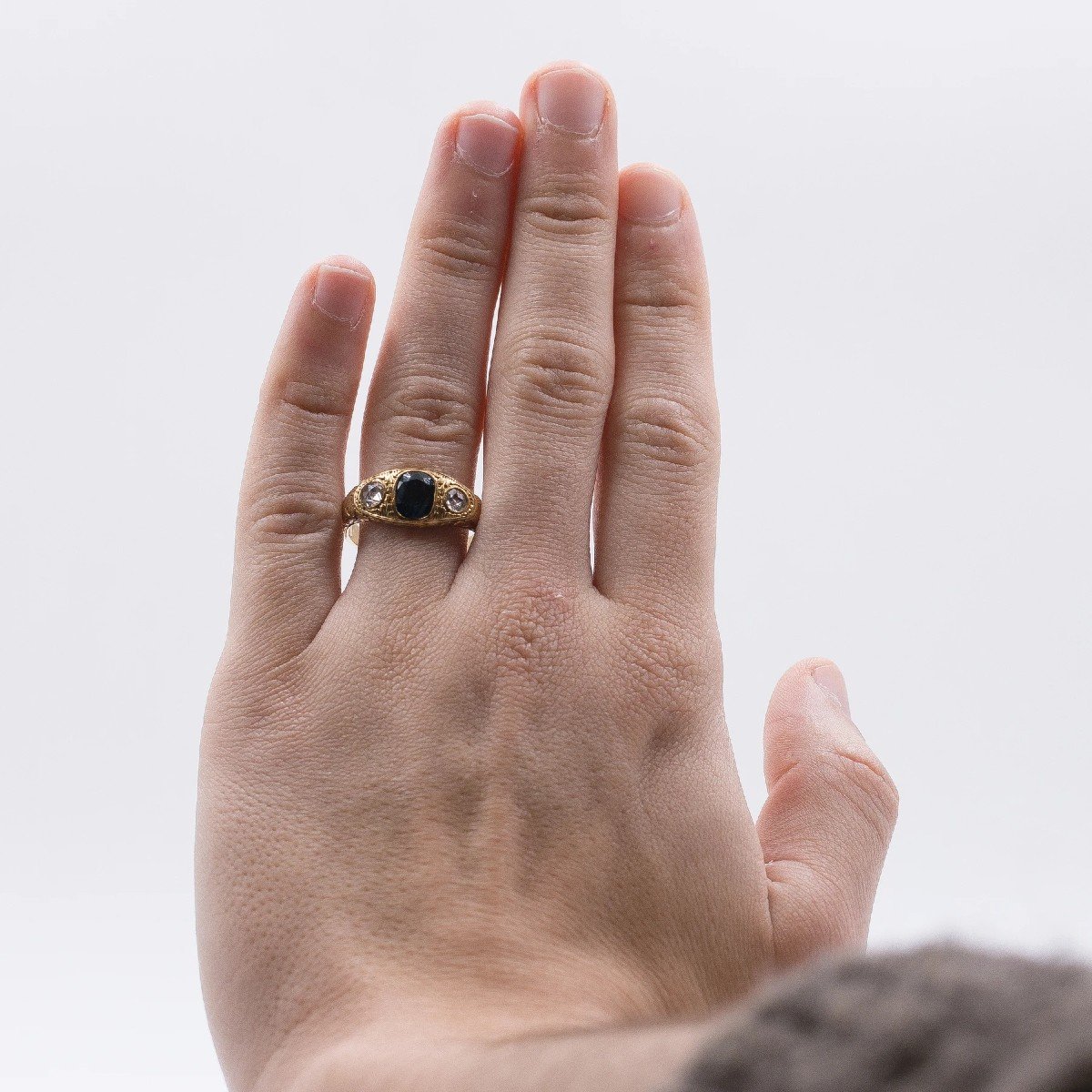 Bague Pour Homme  En Or 18 K Avec Saphir Central Et Diamants Sur Les CÔtÉs-photo-4