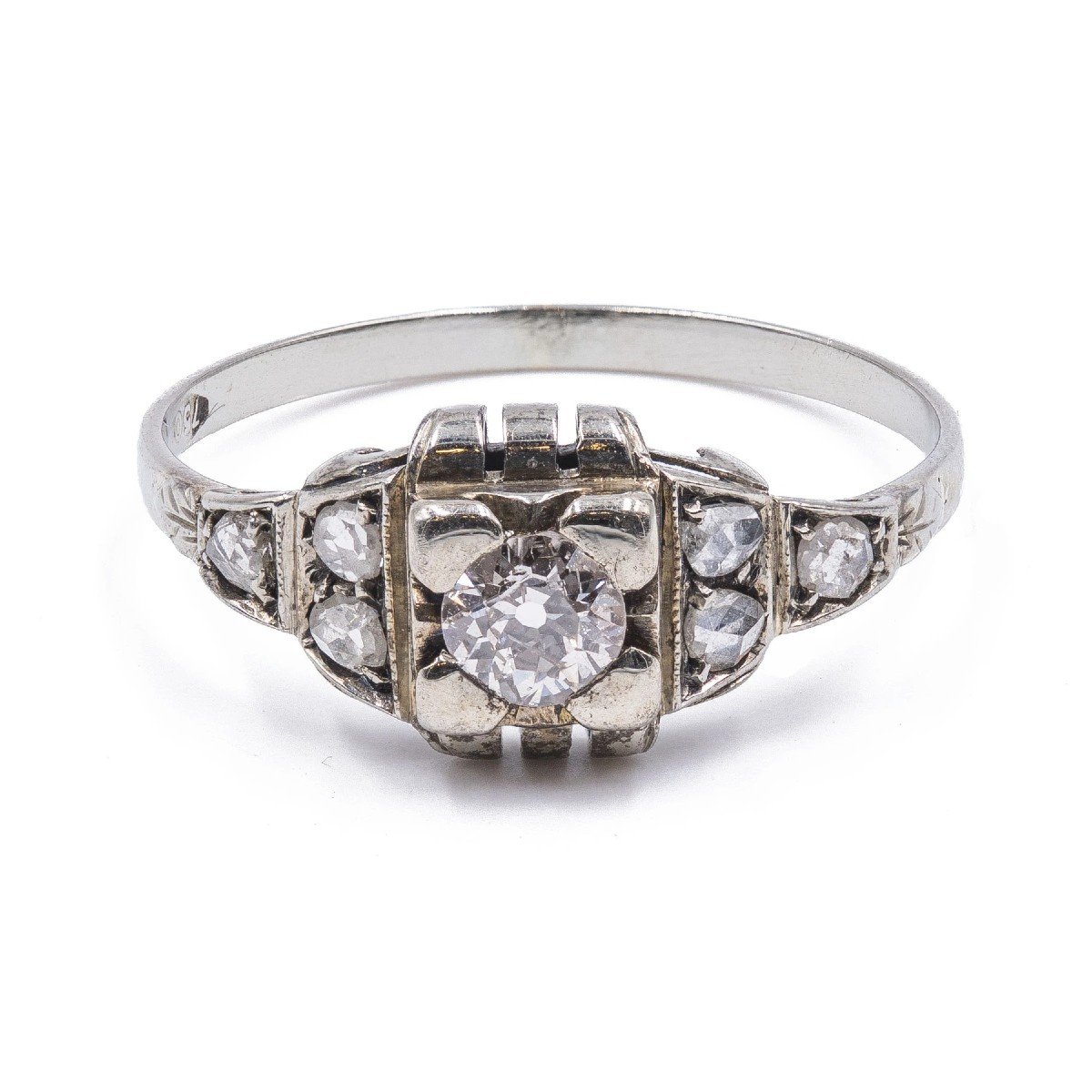 Bague Ancienne En Or Blanc 18 Carats Avec Diamant Central (0.20 Ct) , 40s