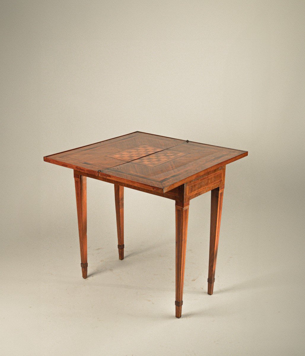 Tavolino da gioco lastronato in noce e intarsiato in legni diversi della fine del XVIII secolo-photo-3