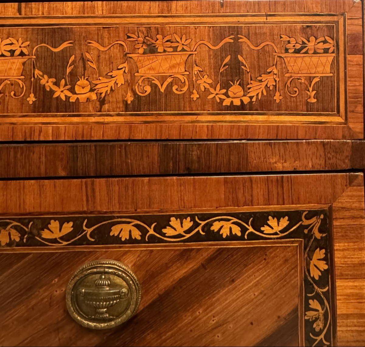 Cassettone lastronato e intarsiato in legni diversi Lombardia fine XVIII secolo-photo-4