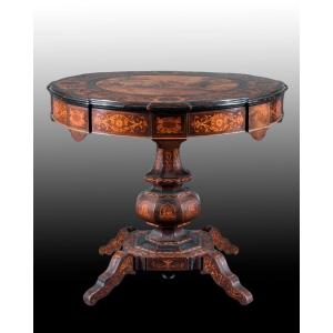 Tavolino intarsiato in legni diversi XIX secolo