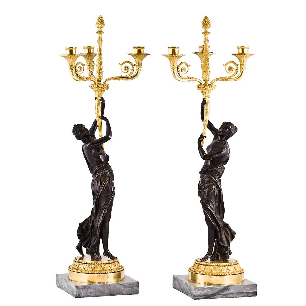 Coppia di Candelabri rappresentanti due figure femminili