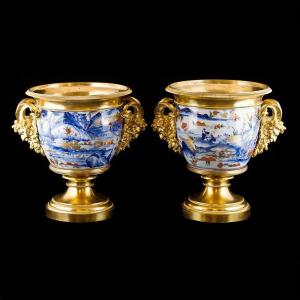 Coppia di Vasi in porcellana e bronzo dorato