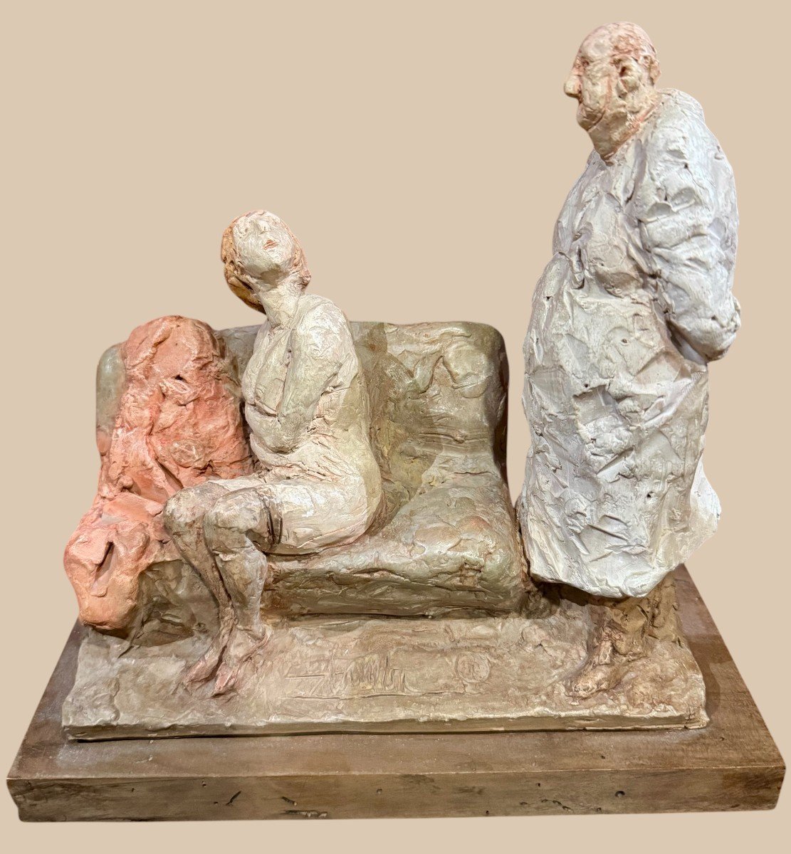 CLETO TOMBA - DONNA SEMINUDA SEDUTA SUL DIVANO CON MEDICO, IN TERRACOTTA POLICROMA -photo-1