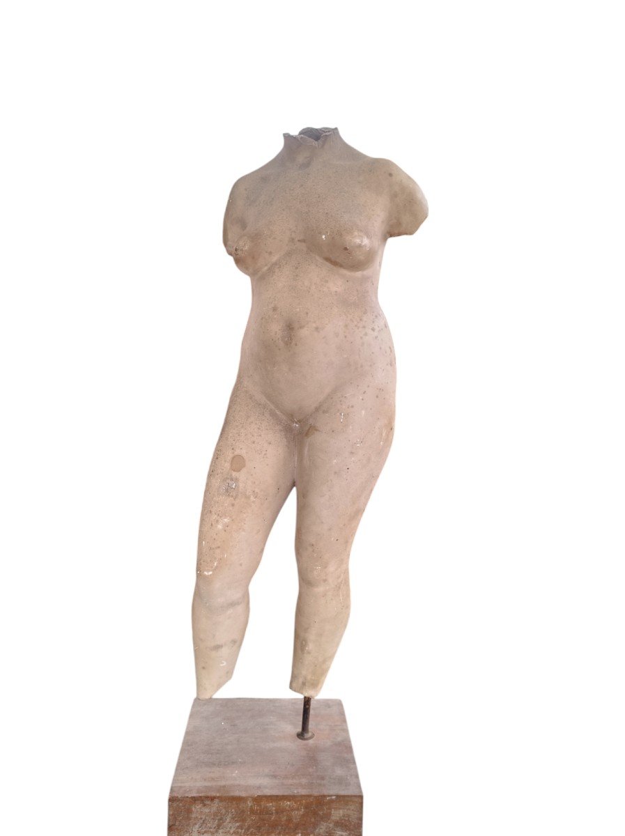 Scultura in gesso raffigurante  Nudo femminile.Otello Montaguti(1921-2005)