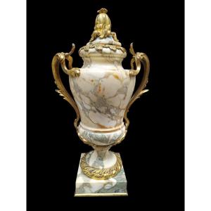 Vaso in marmo bianco venato e bronzo dorato.  Francia,XIX secolo
