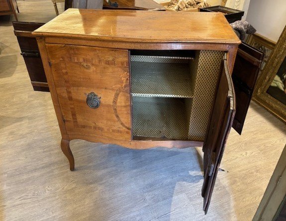 piccola credenza emiliana con sportelli laterali e fronte mosso-photo-1