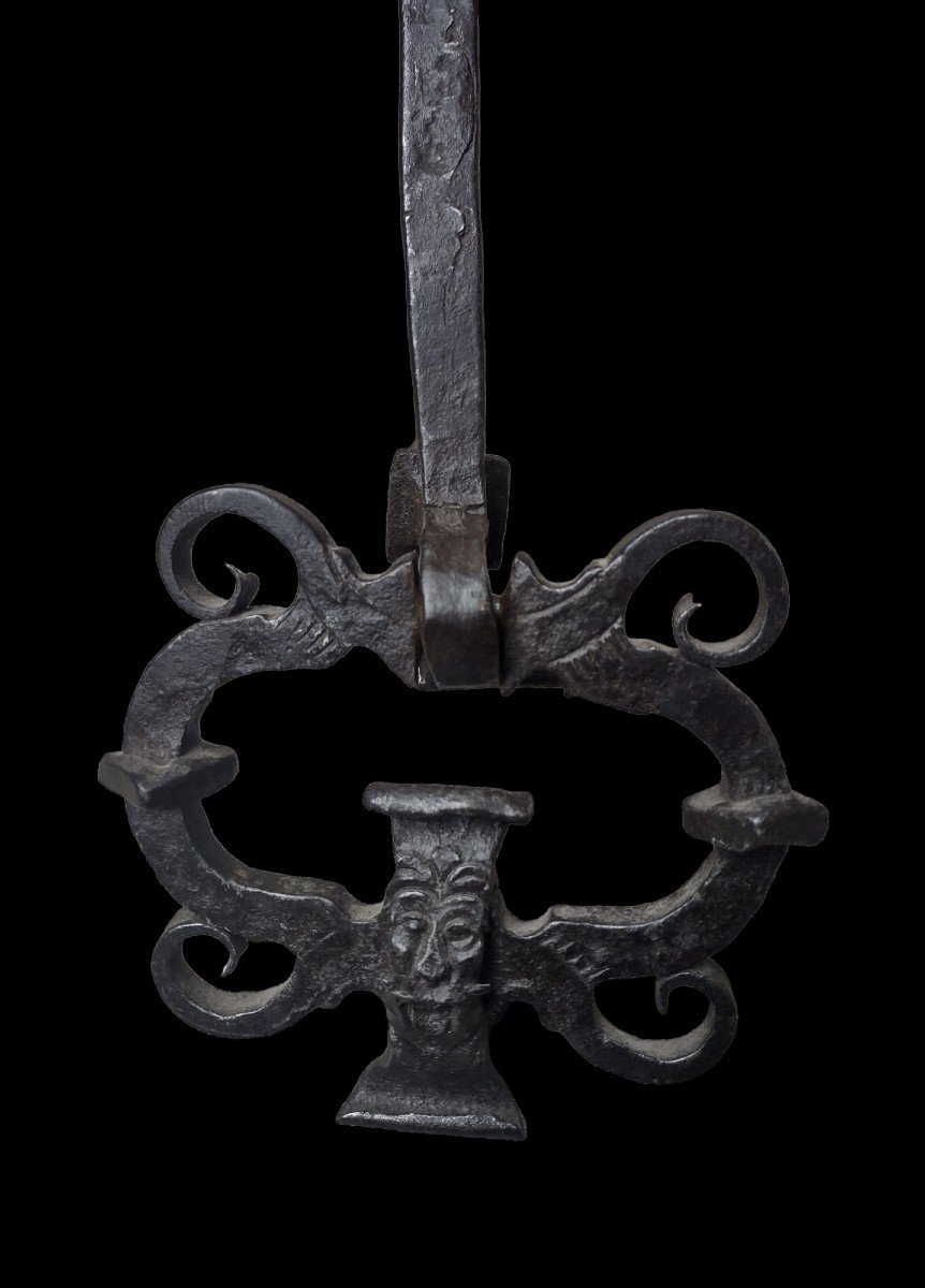 Grande battiporta antropomorfo in ferro forgiato XVII secolo