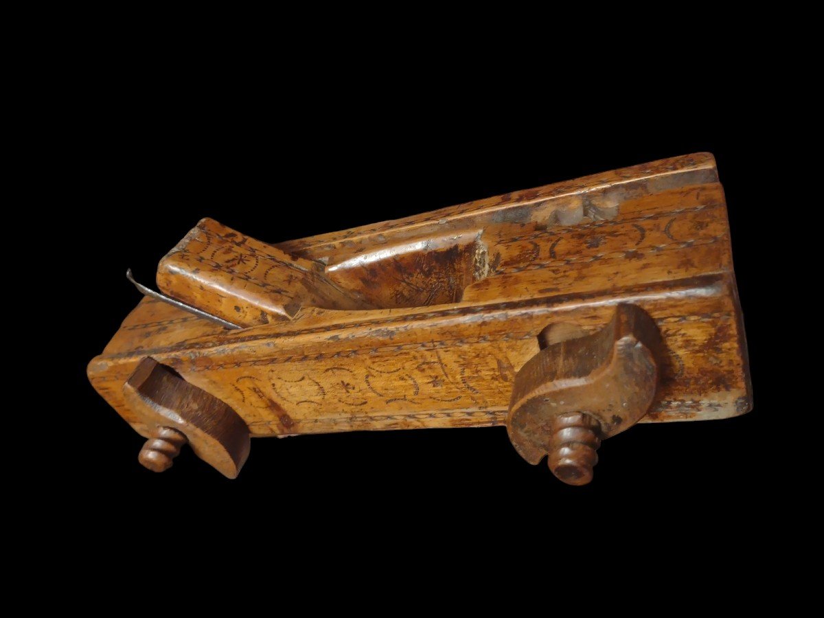 Bella pialla in legno di pero riccamente decorata Valtellina fine XVIII secolo-photo-3