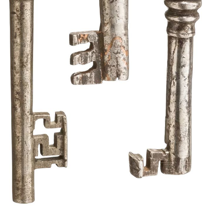 Piccola collezionendi 5 chiavi italiane e tedesche XVI-XVIII secolo-photo-4