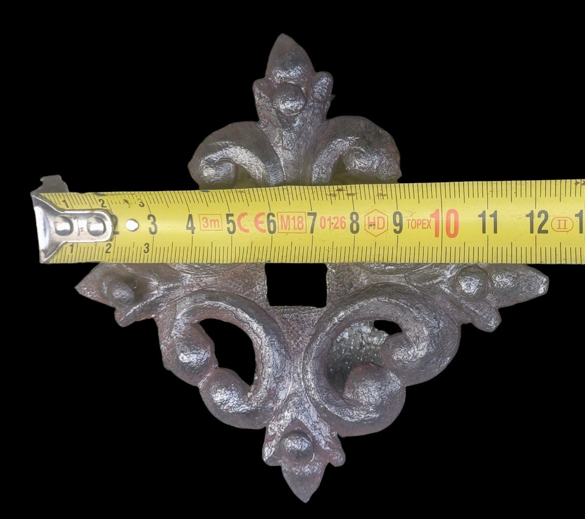 Grosso pomolo di porta in ferro forgiato e scolpito  XVIII secolo-photo-5