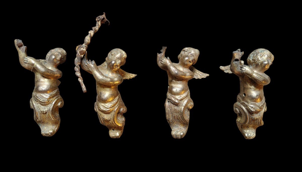 4  Putti in bronzo seconda metà XVIII secolo