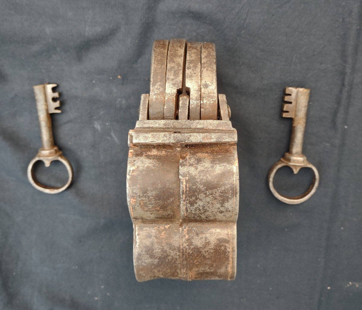 Enorme Cadenas Trilobate XVIe Siècle 4 Anses-photo-2