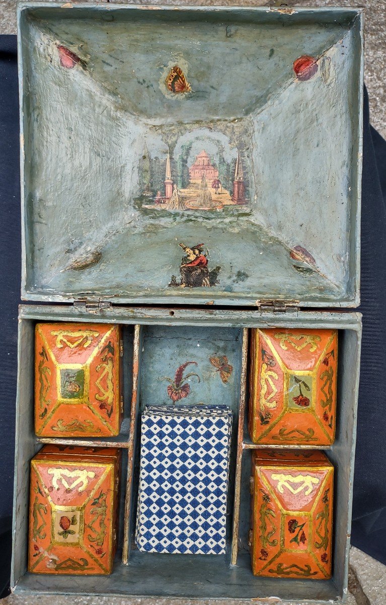 Scatola da gioco in legno laccato con figurine arte povera XVIII secolo-photo-3