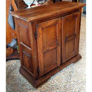 Rara piccola credenza in noce FINE XVII INIZI XVIII SECOLO