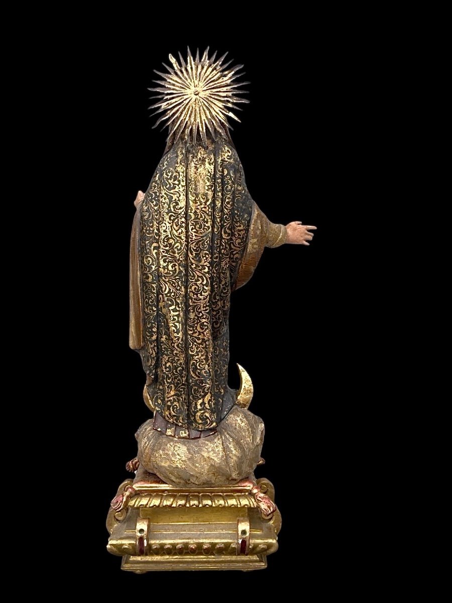 Scultura lignea policroma con lumeggiature in oro,Madonna con corona in argento.Liguria.-photo-4