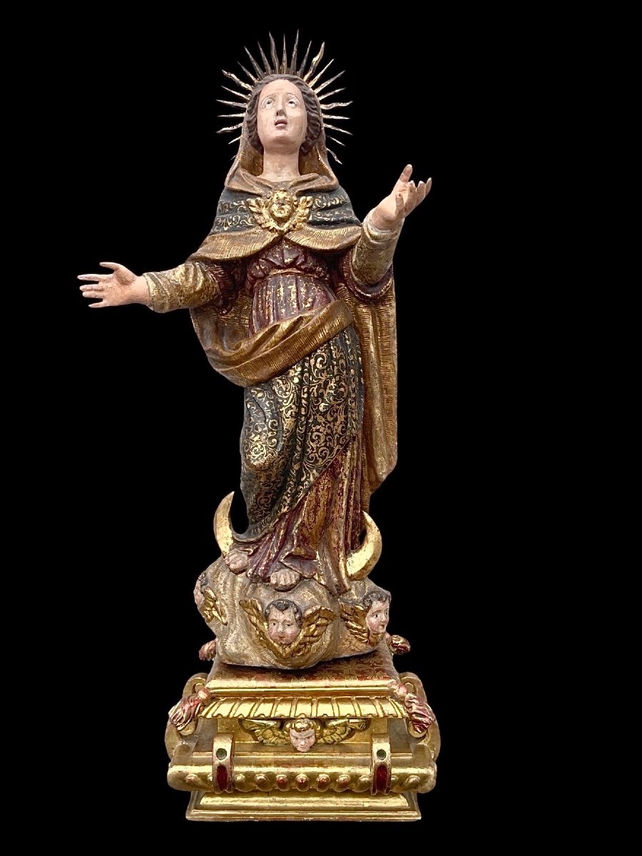 Scultura lignea policroma con lumeggiature in oro,Madonna con corona in argento.Liguria.