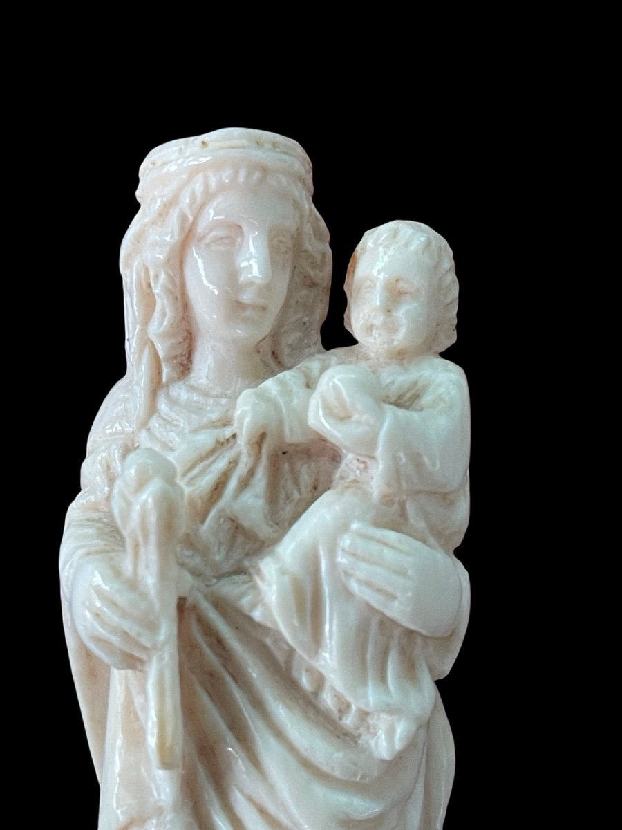 Scultura a bassorilievo in avorio raffigurante Madonna con Bambino.-photo-3