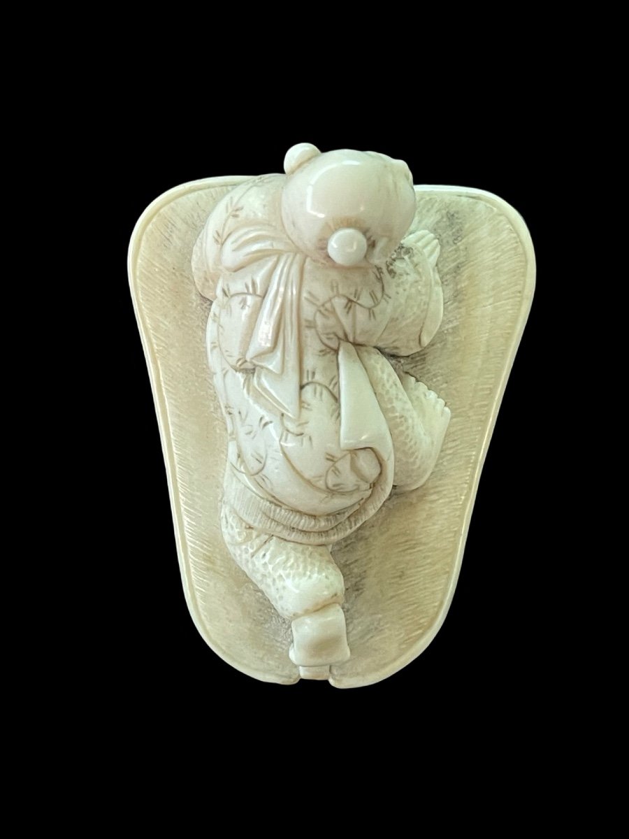 Netsuke in avorio raffigurante personaggio maschile -photo-4