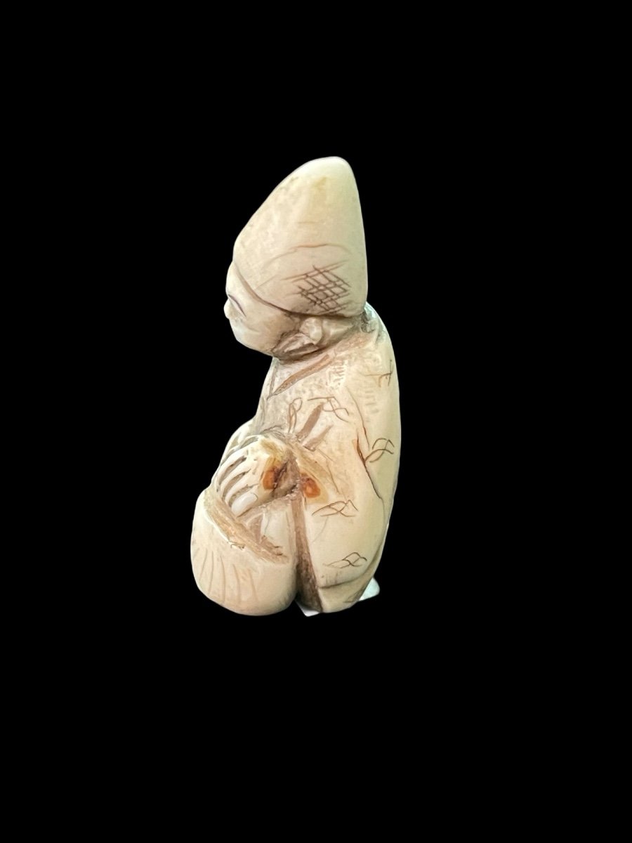 Netsuke in avorio raffigurante personaggio maschile -photo-3