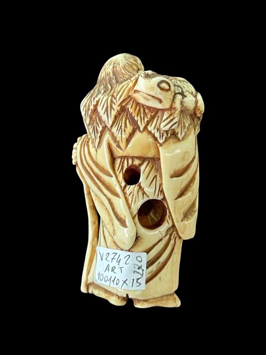 Netsuke in avorio raffigurante personaggio maschile -photo-3