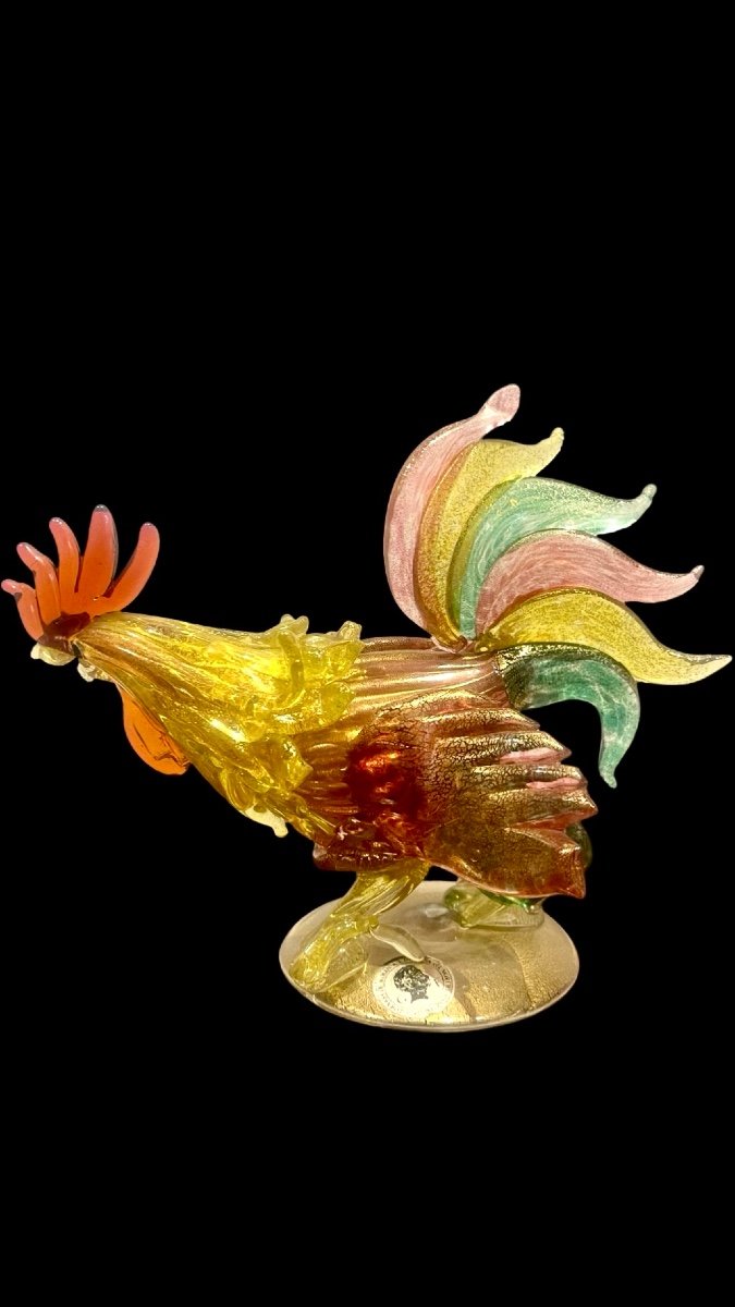 Scultura a forma di gallo in vetro pesante policromo con inclusione foglia oro.-photo-2