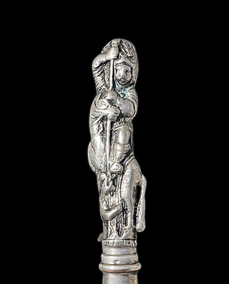 Tagliacarte in argento e tartaruga raffigurante San Giorgio e il drago.-photo-2