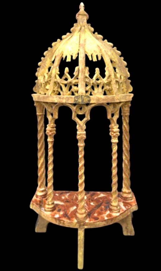 Supporto tipo ‘baldacchino’ neogotico in legno e foglia oro con base marmorizzata. -photo-3